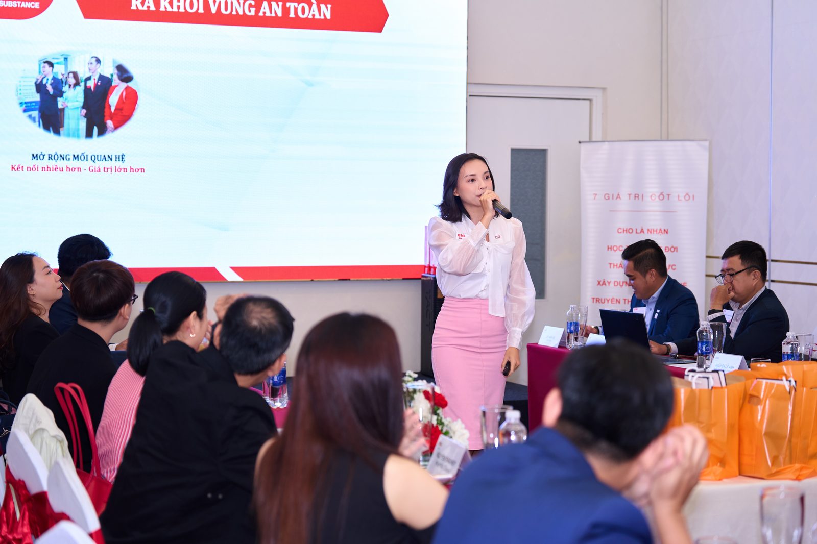 Ms. Mai Thị Nhật Sang chia sẻ kỹ năng kết nối