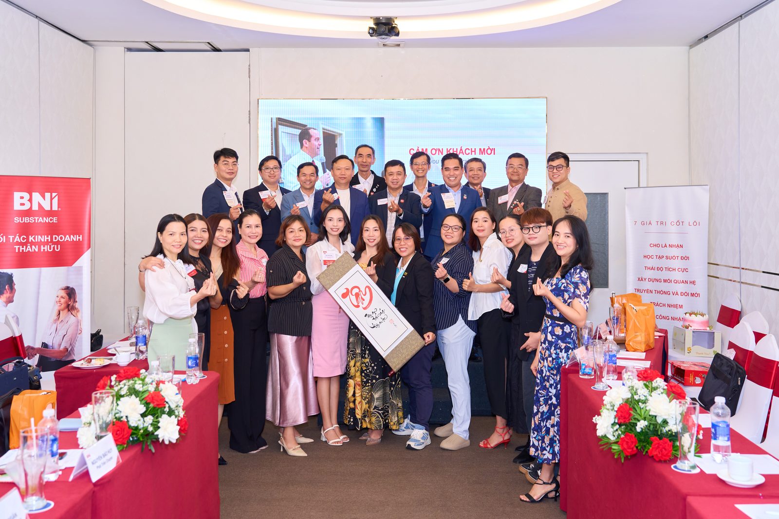 Thành viên BNI Substance chụp ảnh lưu niệm
