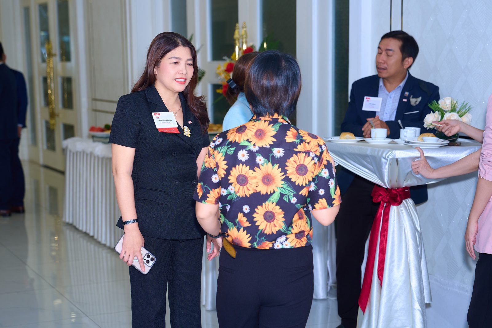 Thành viên và khách mời kết nối trong phiên Giao lưu mở đầu giờ.