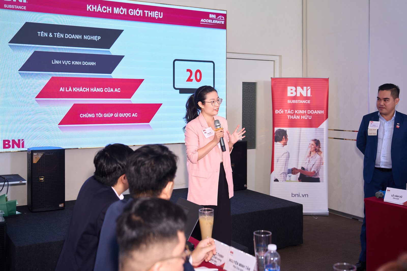 Khách mời giới thiệu doanh nghiệp và nhu cầu kết nối trước Chapter.