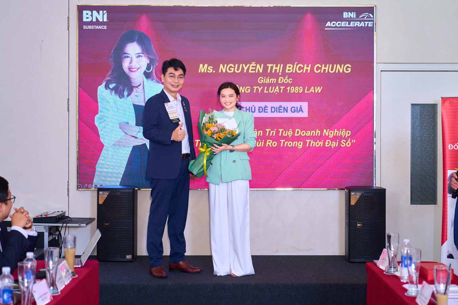 Chapter gửi lời cảm ơn tới diễn giả Feature Presentation của buổi họp.