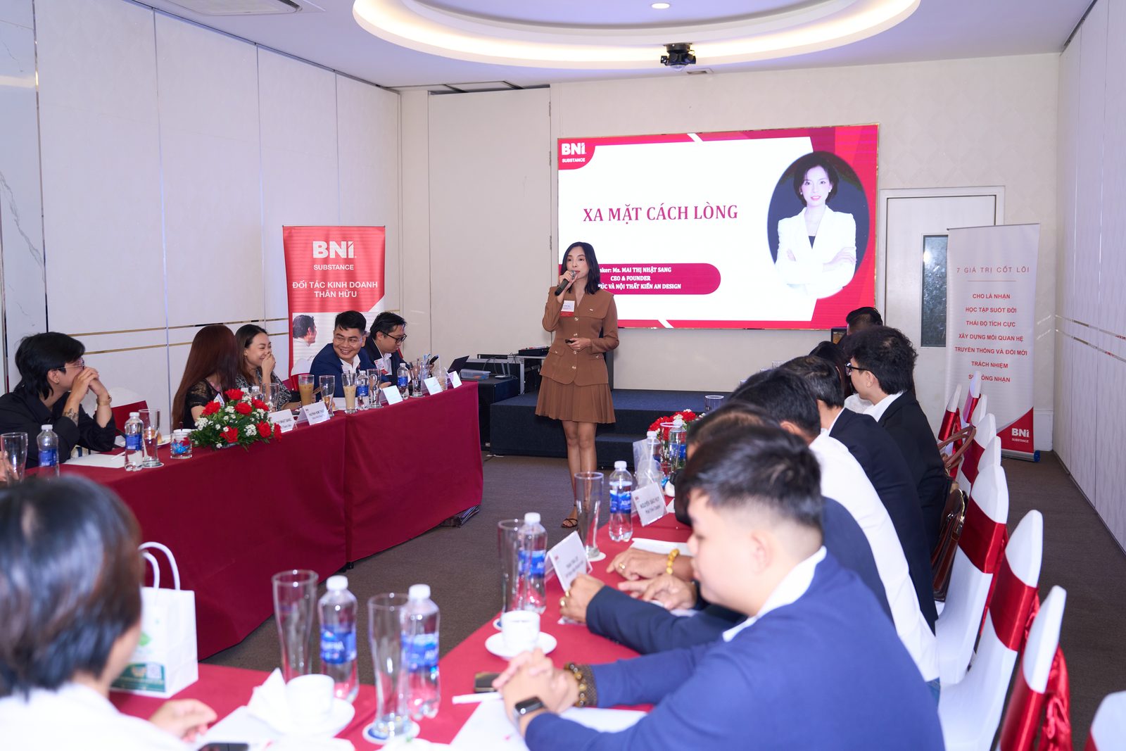 Ms. Mai Thị Nhật Sang chia sẻ chủ đề “Xa mặt cách lòng”.