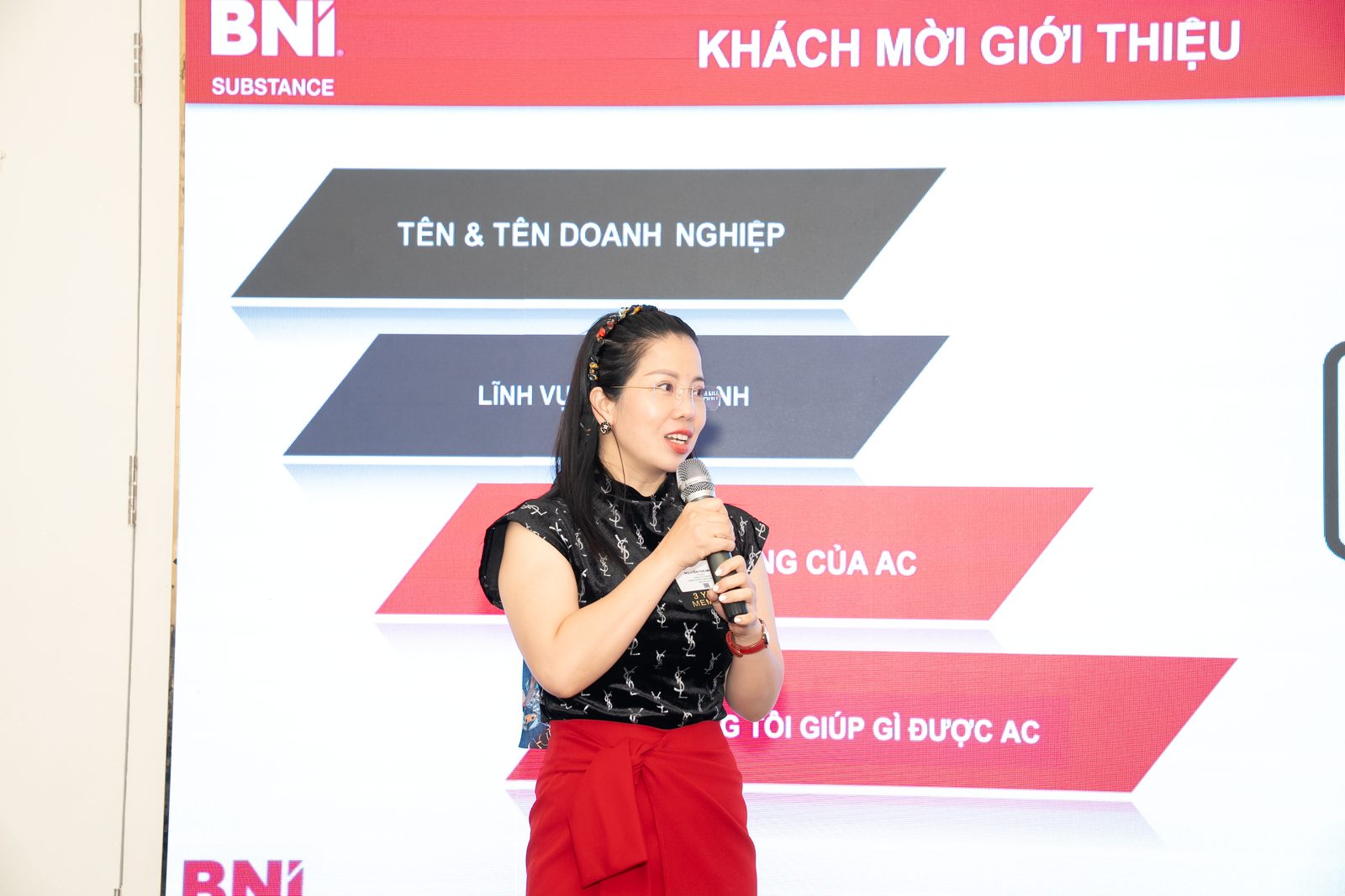 Khách mời giới thiệu doanh nghiệp và nhu cầu kết nối.