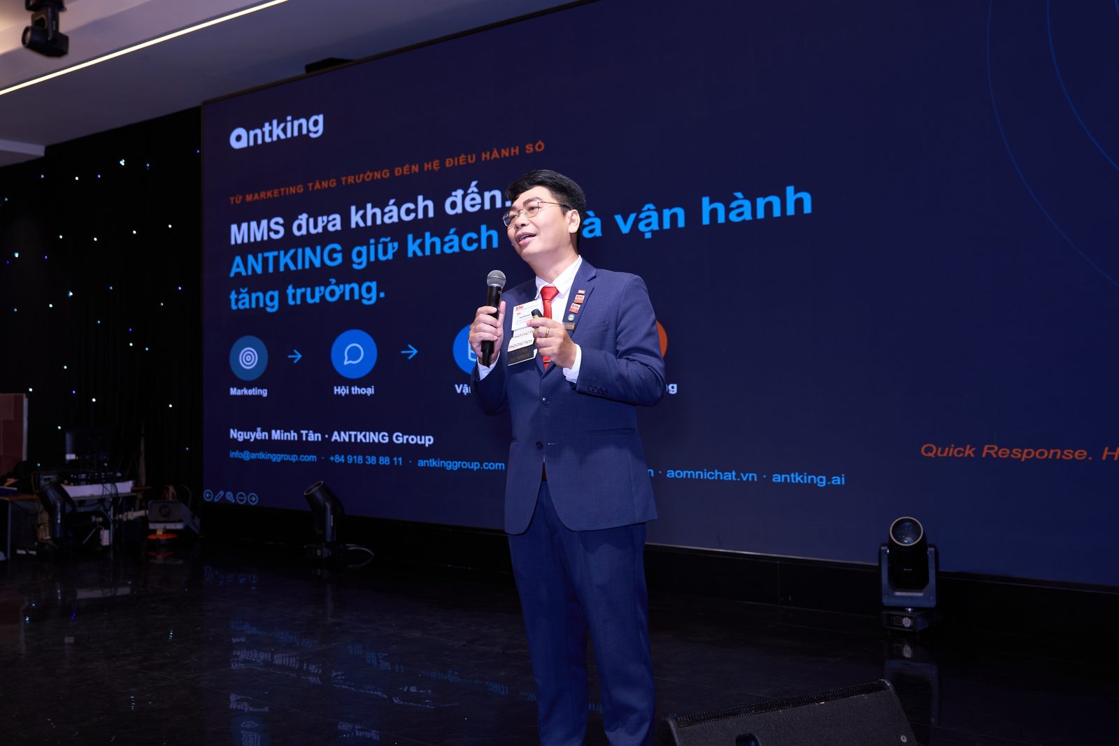 Mr. Nguyễn Minh Tân – Chủ tịch ANTKING Group trình bày về Hệ điều hành số cho doanh nghiệp.