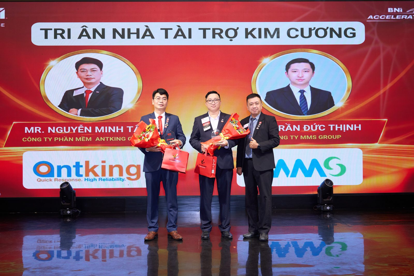 Tri ân hai Nhà tài trợ Kim cương: ANTKING Group và MMS Group.